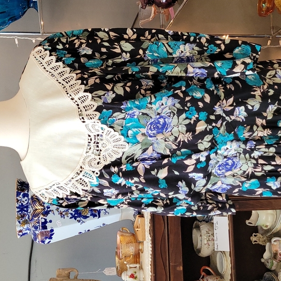 Vintage 1980s Floral Cottagecore Midi Dress - Picture 2 of 10